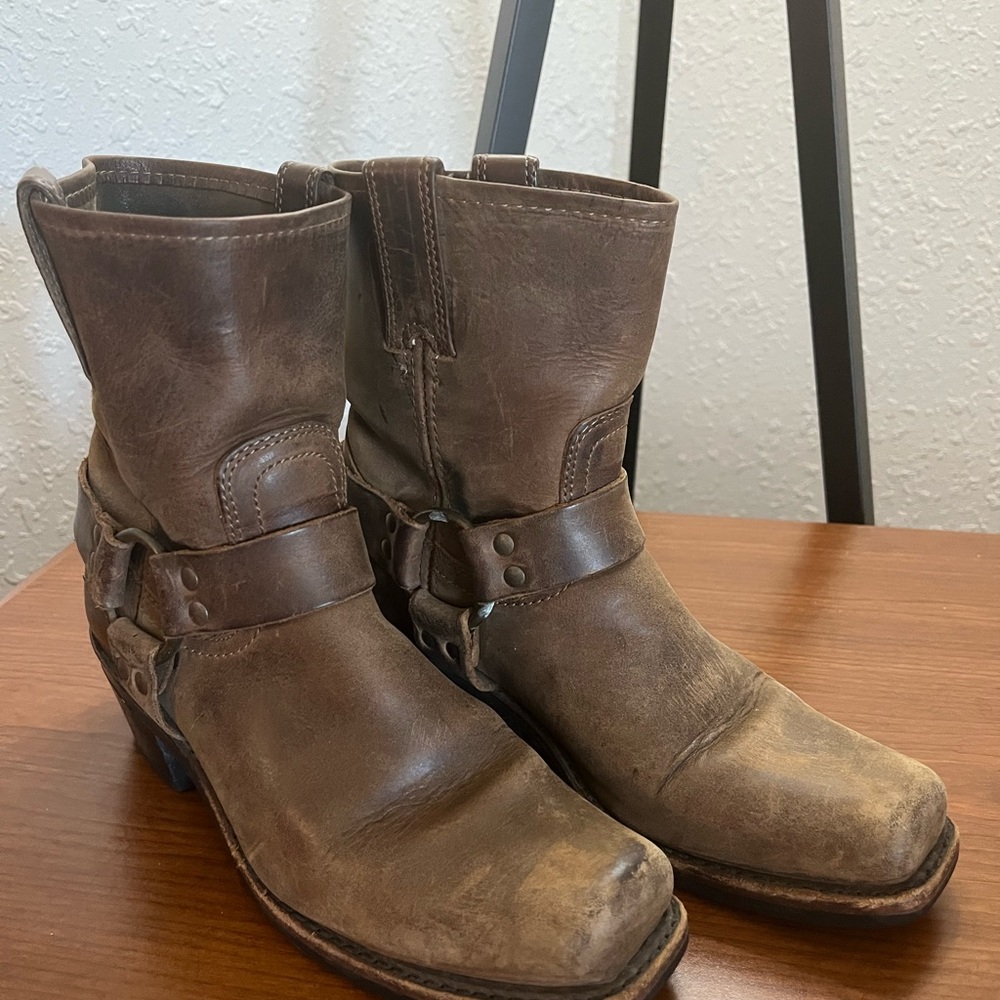 Frye Harness 8R boots Size 8